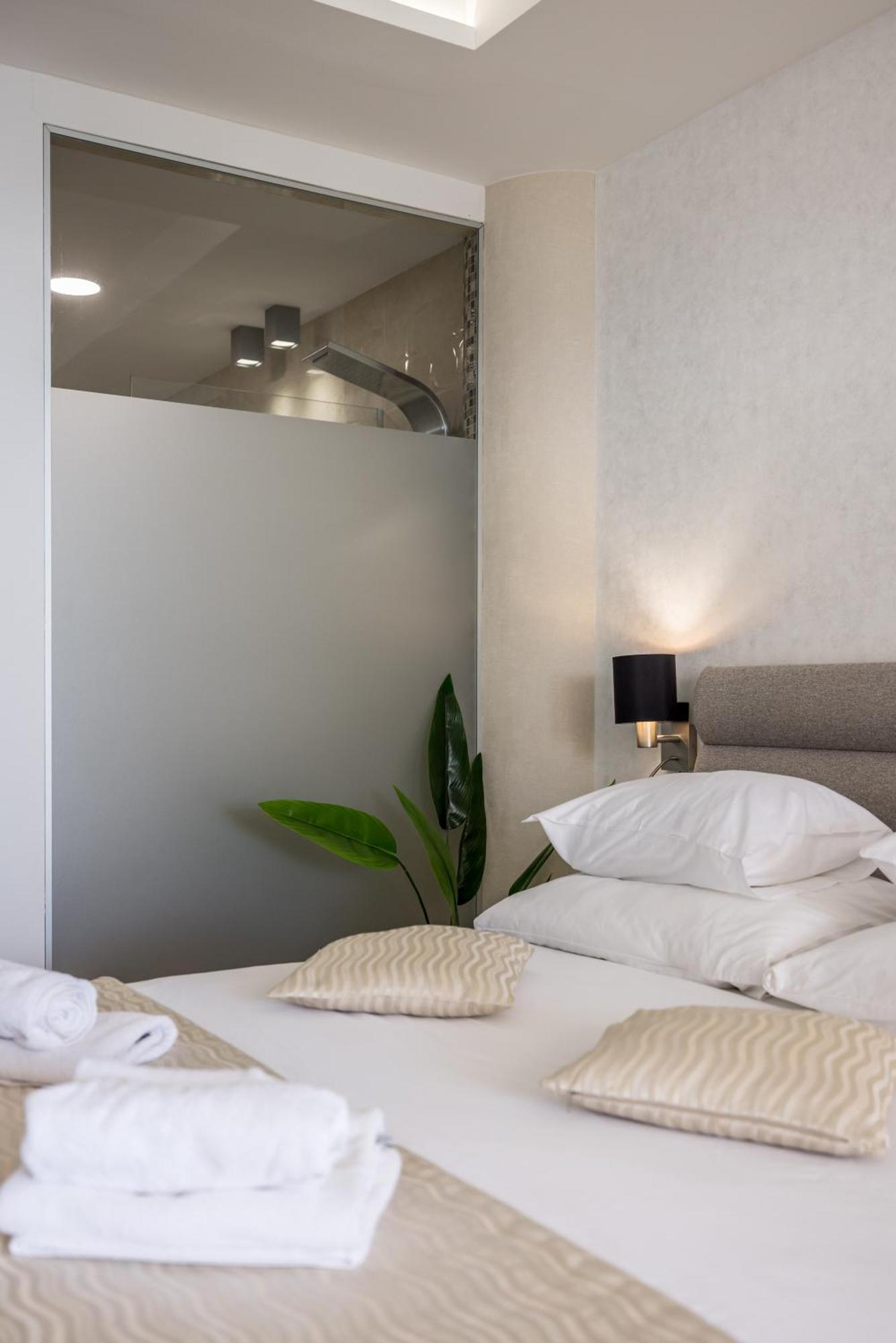 Sea View Luxury Rooms Seven Of Nine Split Zewnętrze zdjęcie